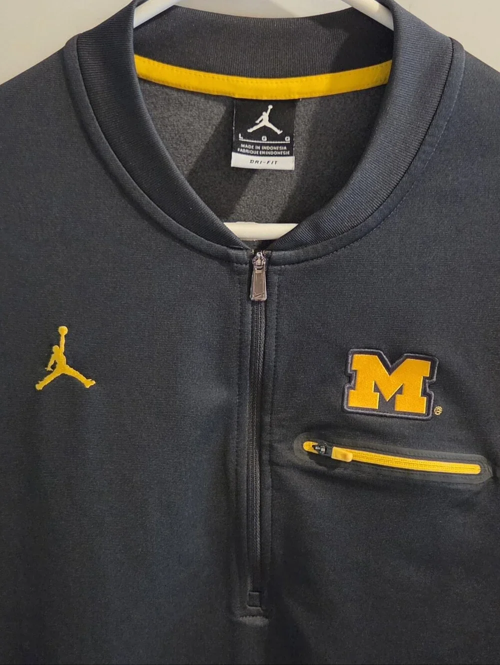 Jordan Brand University of Michigan Dri-Fit 1/4-Zip Size Large - Navy & Gold